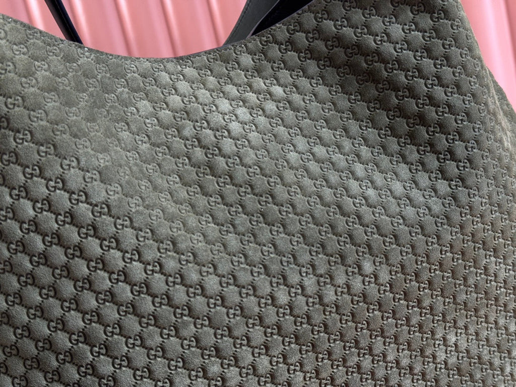 B ラージショルダーバッグ 49 アーミーグリーン GGエンボススエード