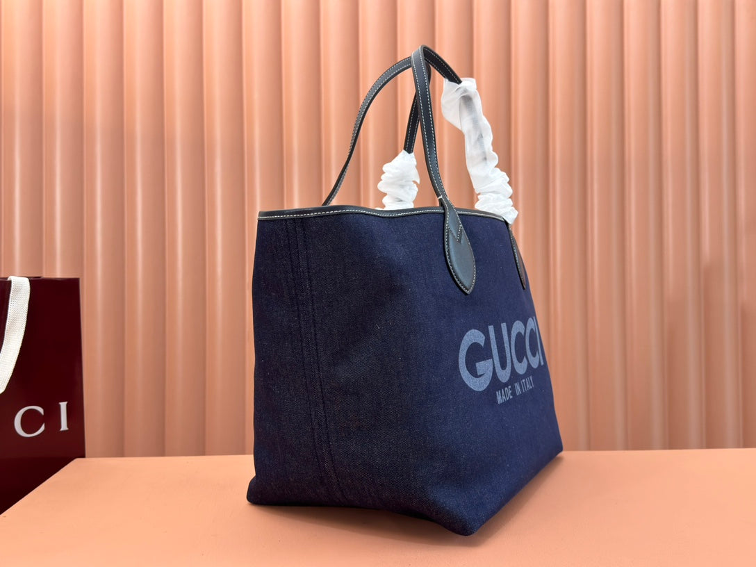 大型TOTISSIMAリバーシブルトートバッグ30.5インチ ダークブルーデニム 片面ベージュ、もう片面ブルーカーフスキン