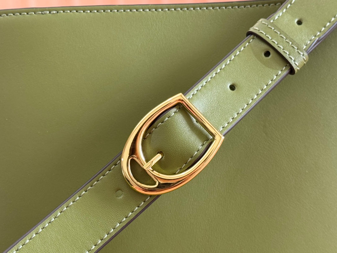 73 MEDIUM BUCKET BAG 27.5 IN GREEN SMOOTH CALFSKIN