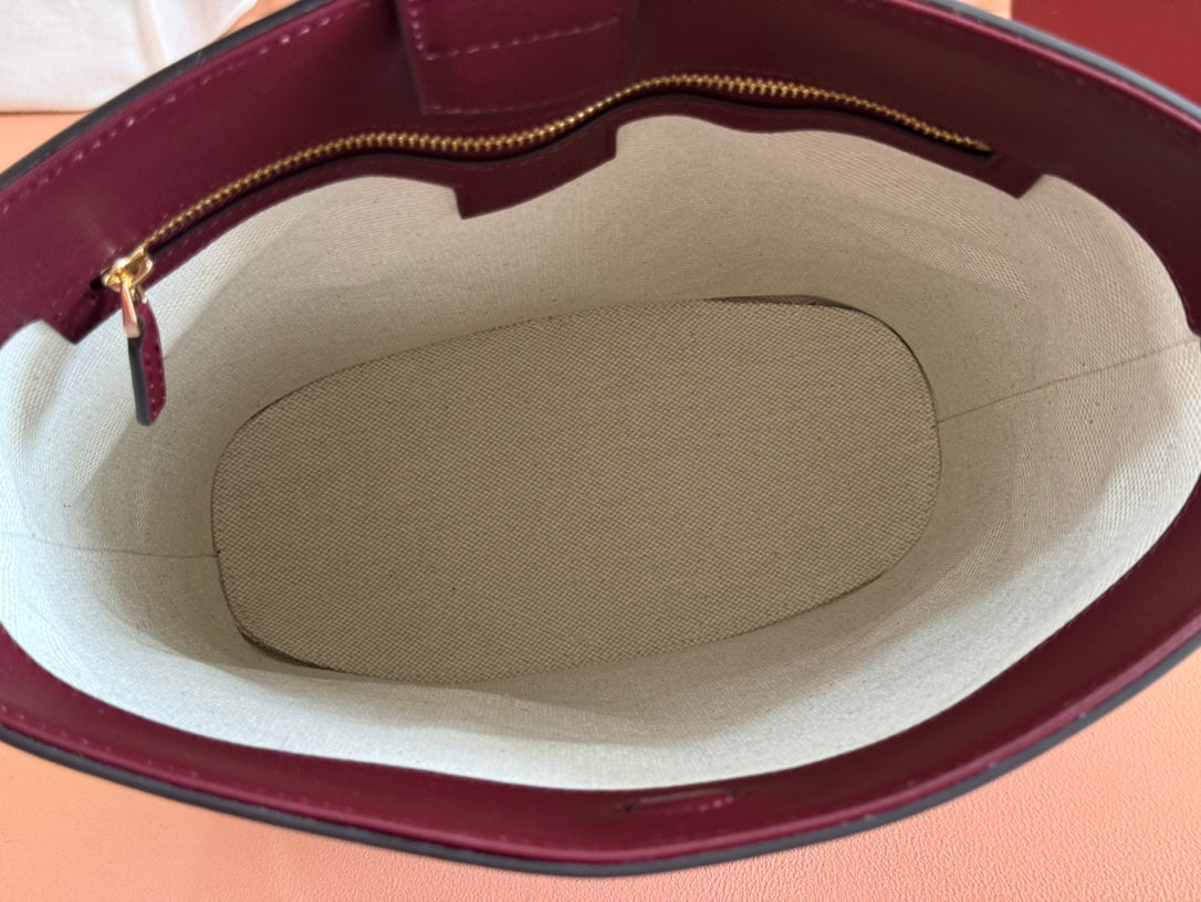 73 ミディアム バケットバッグ 27.5インチ ロッソ アンコラ レッド スムースカーフスキン