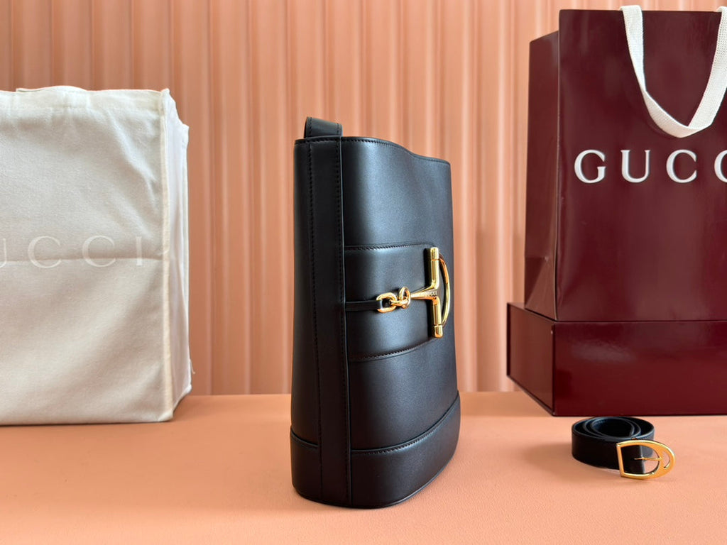 73 ミディアム バケットバッグ 27.5インチ ブラック スムースカーフスキン