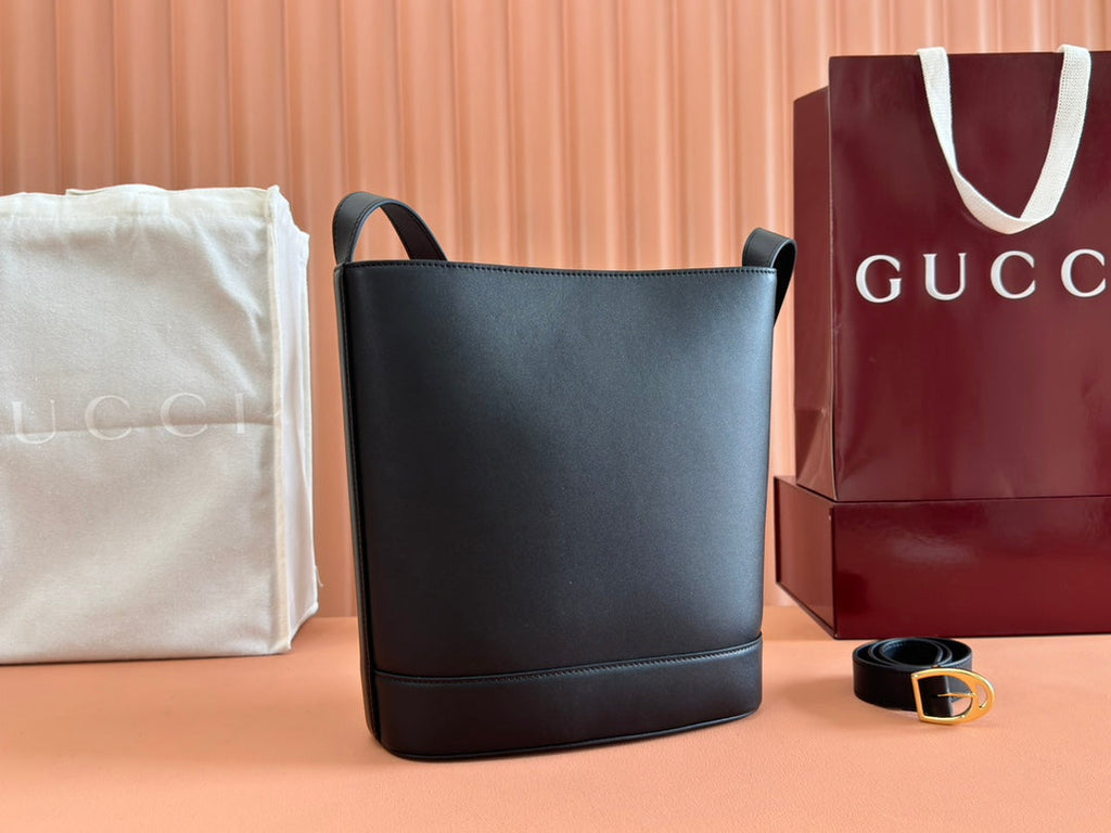 73 ミディアム バケットバッグ 27.5インチ ブラック スムースカーフスキン