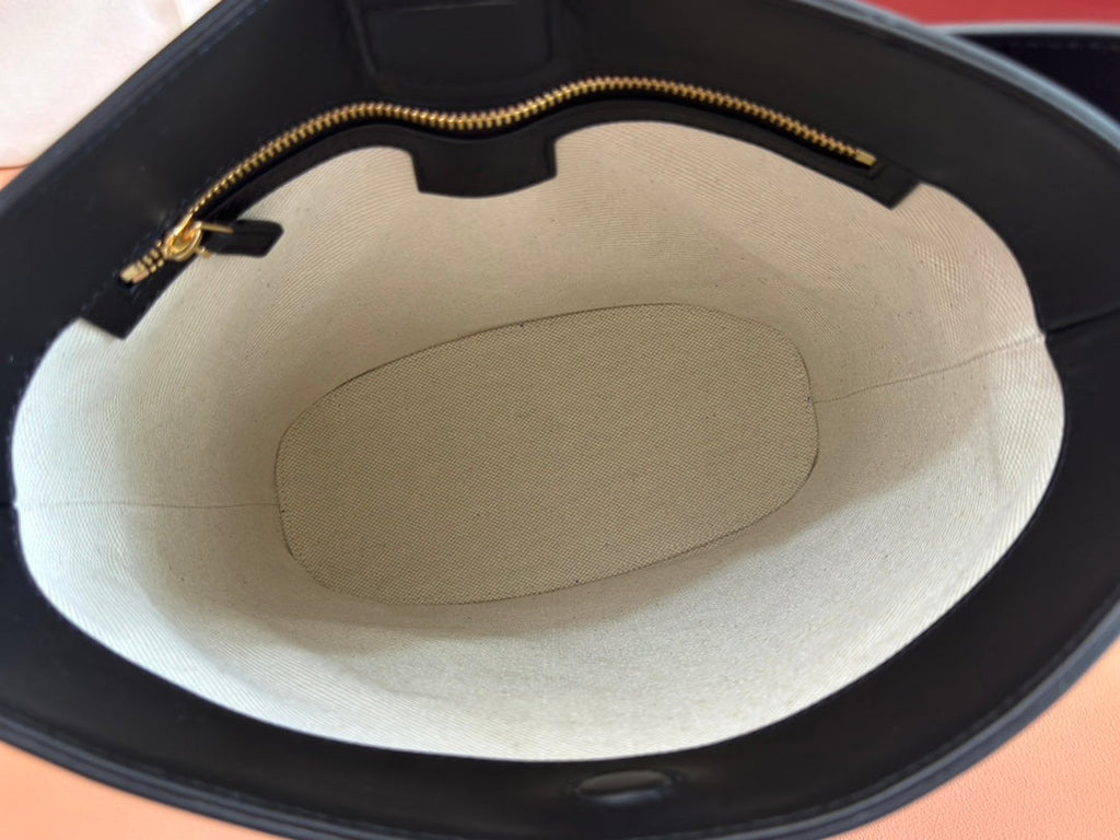 73 ミディアム バケットバッグ 27.5インチ ブラック スムースカーフスキン