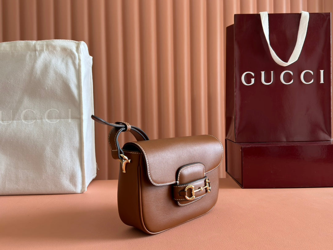 スモール ホースビット 1955 ショルダーバッグ 20インチ ブラウン ソフトカーフスキン ライトゴールド金具