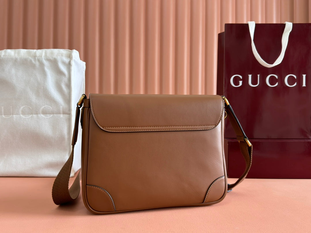 ミディアム エンブレム クロスボディバッグ 29 ブラウン カーフスキン