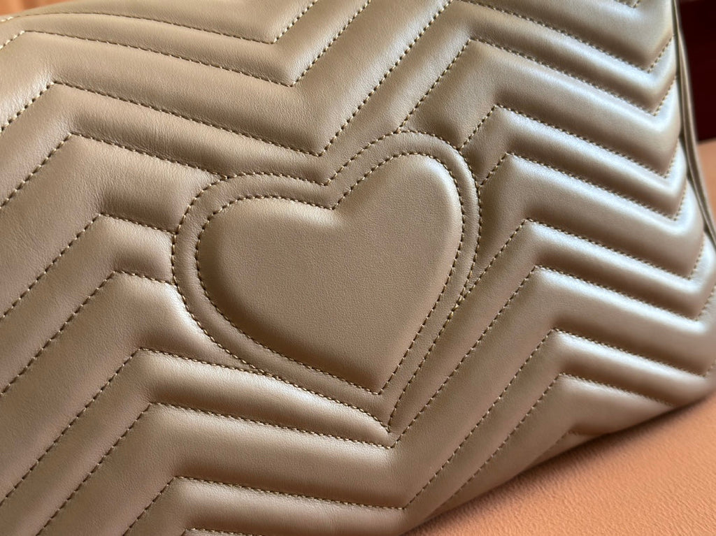 マーモント ショルダーバッグ 31 ベージュカーフスキン ゴールドチェーン