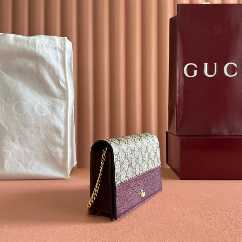 GGマーモント チェーンウォレット 20 ダークレッド＆ベージュ カーフスキン