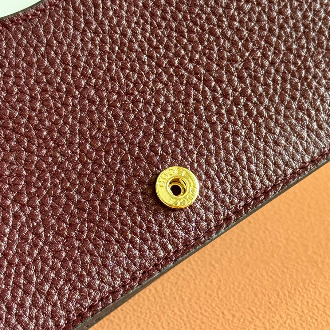 GGマーモント チェーンウォレット 20 ダークレッド＆ベージュ カーフスキン