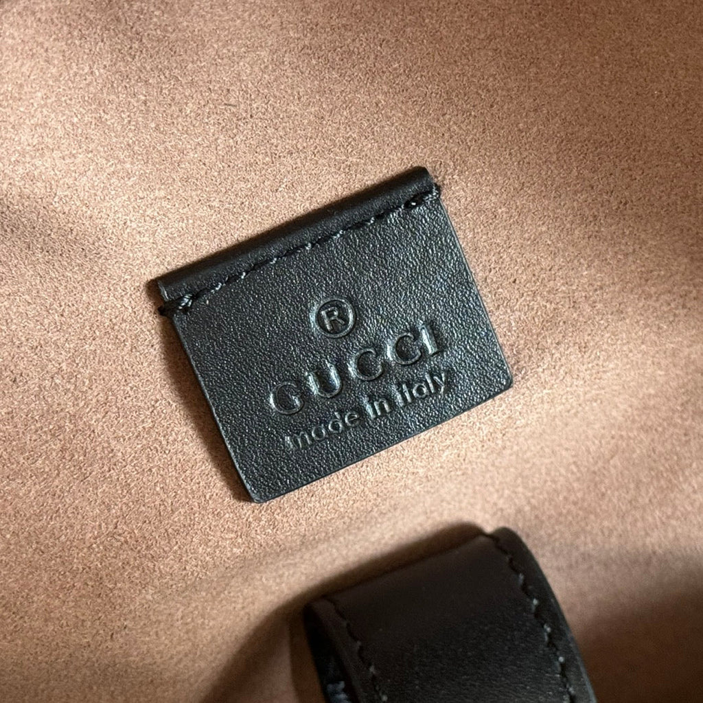 エンボス加工バックパック 40インチ ブラックカーフスキン シルバー金具