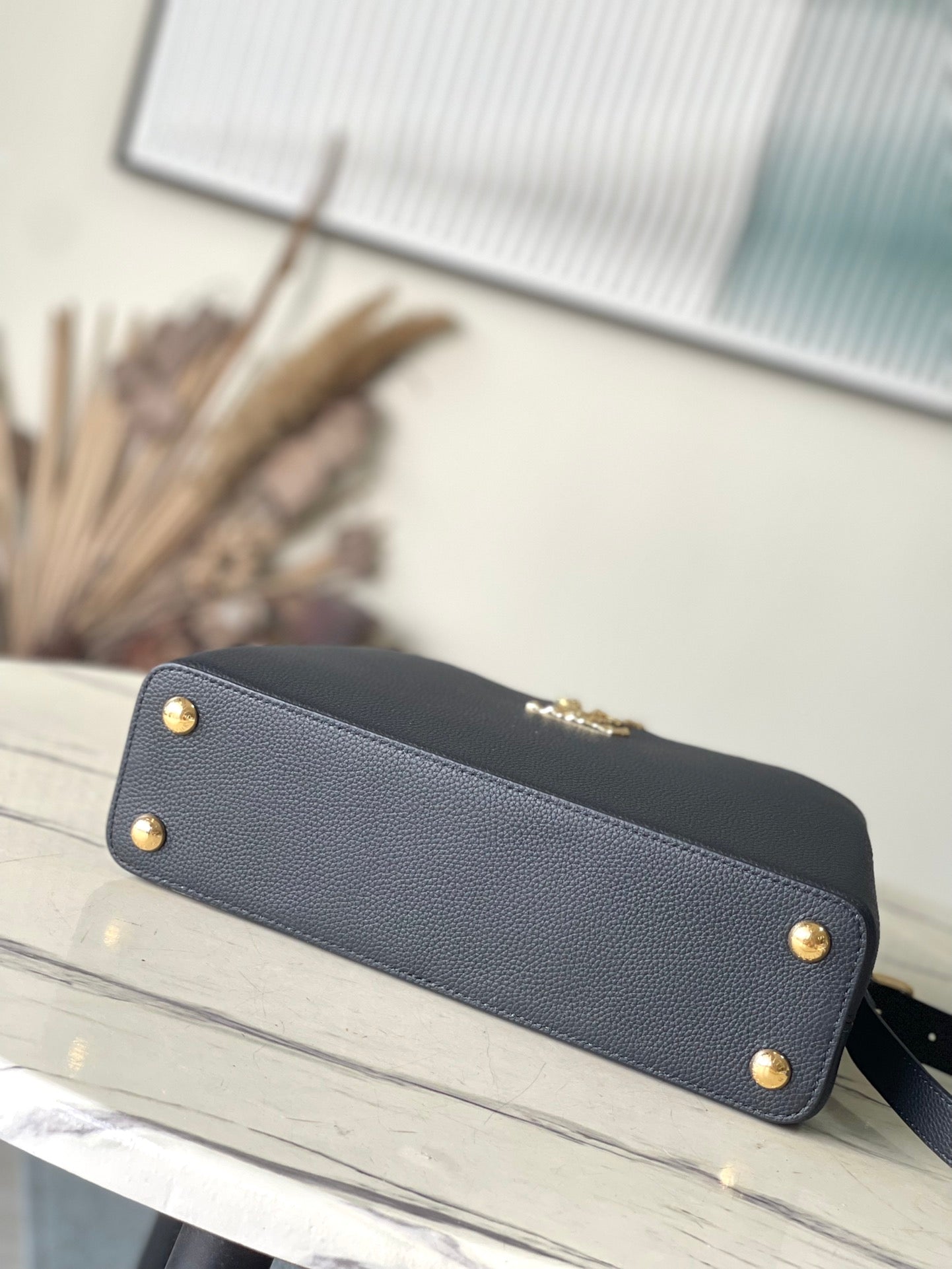 カプシーヌ イーストウエスト 33 ブラック カーフスキン ゴールド金具