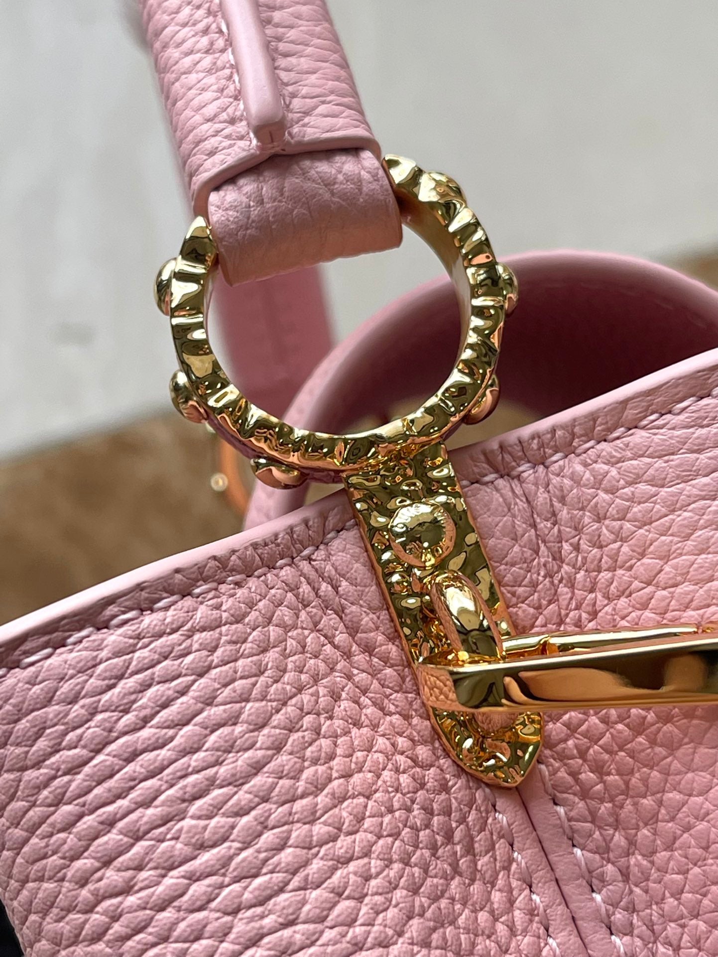 カプシーヌ イーストウエスト ミニ 22インチ ブラッシュピンク カーフスキン ゴールド金具