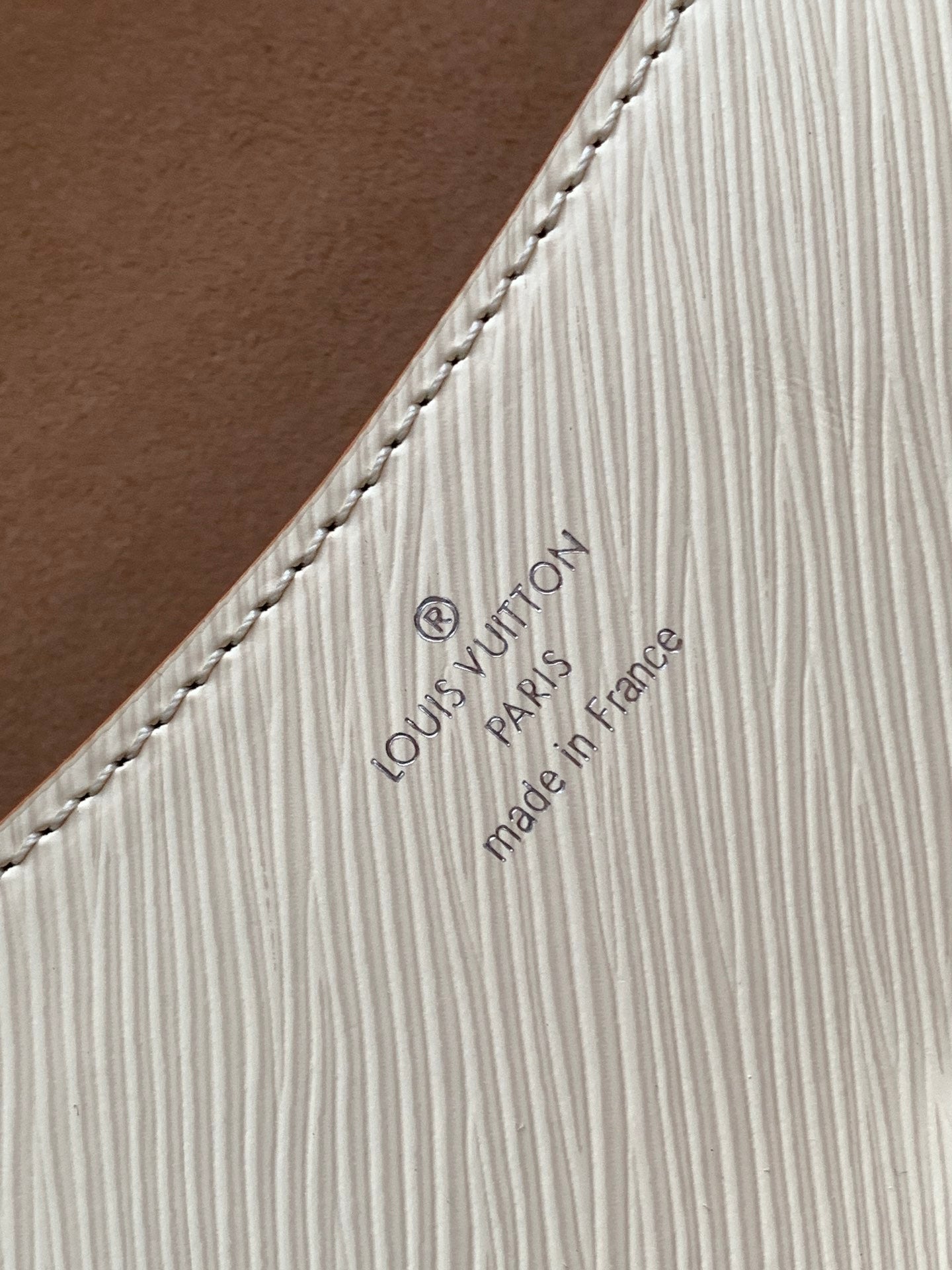 BUCI BAG 24 IN QUARTZ WHITE EPI GRAIN COWHIDE