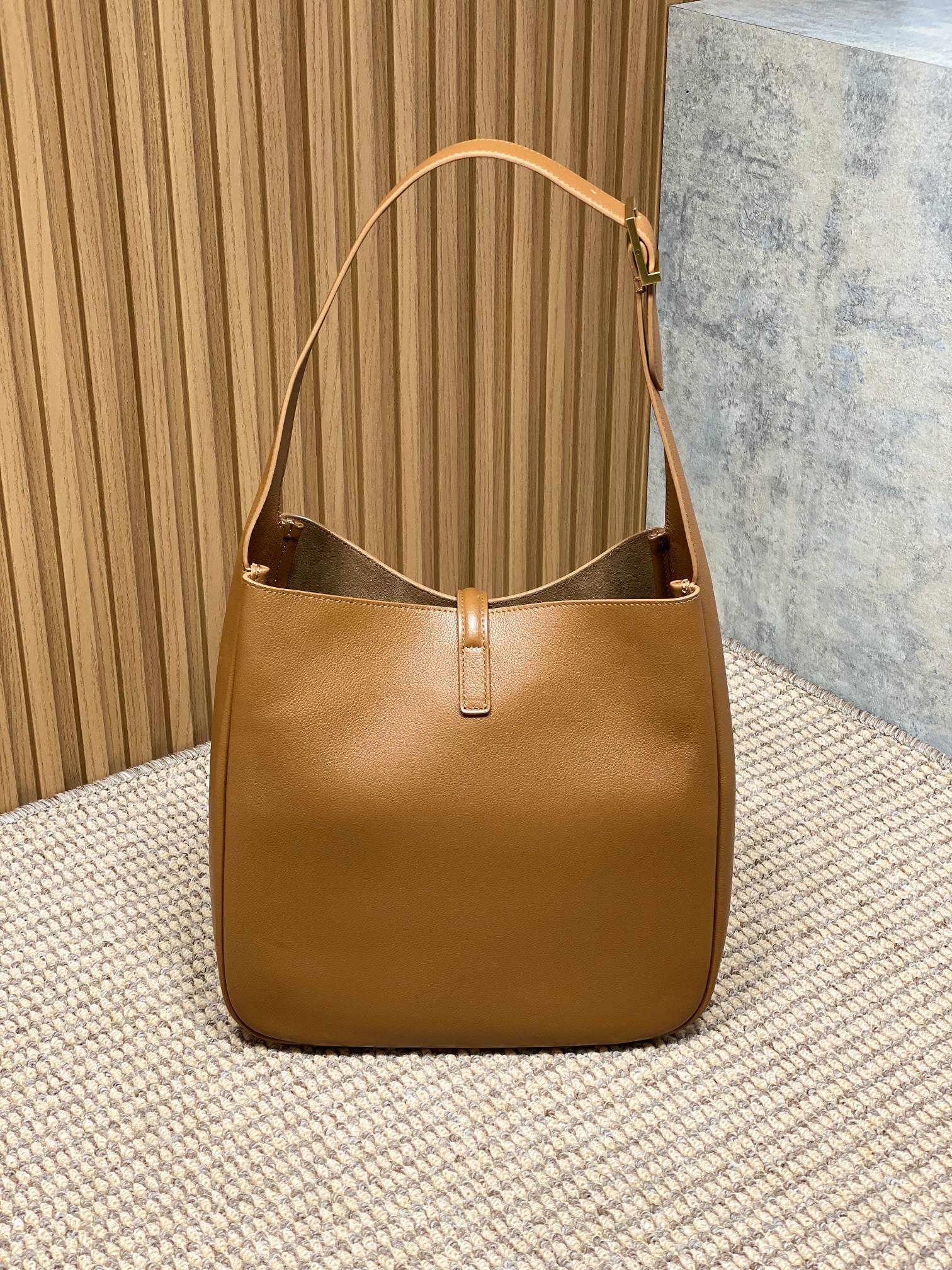 LE 5 À 7 ラージ サプリム バッグ 31 トルティーヤ ブラウン カーフスキン