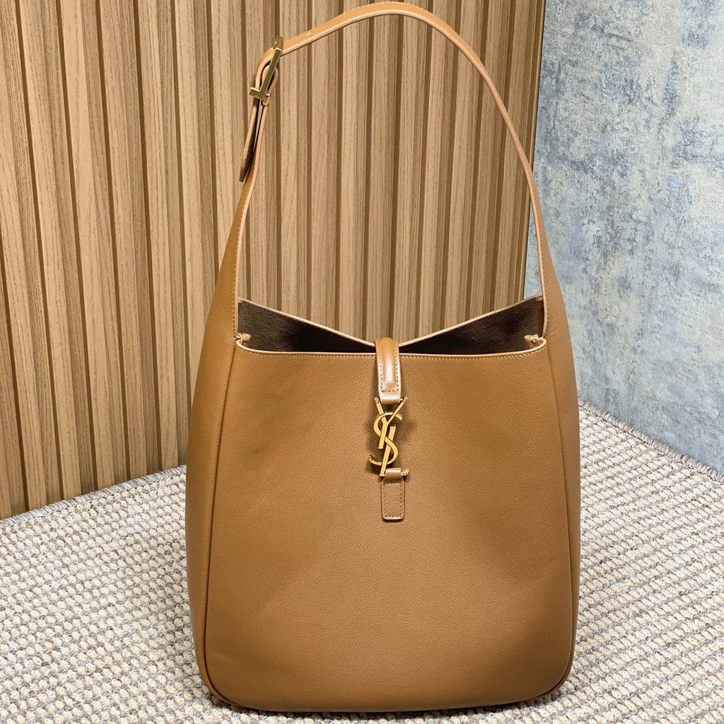 LE 5 À 7 ラージ サプリム バッグ 31 トルティーヤ ブラウン カーフスキン