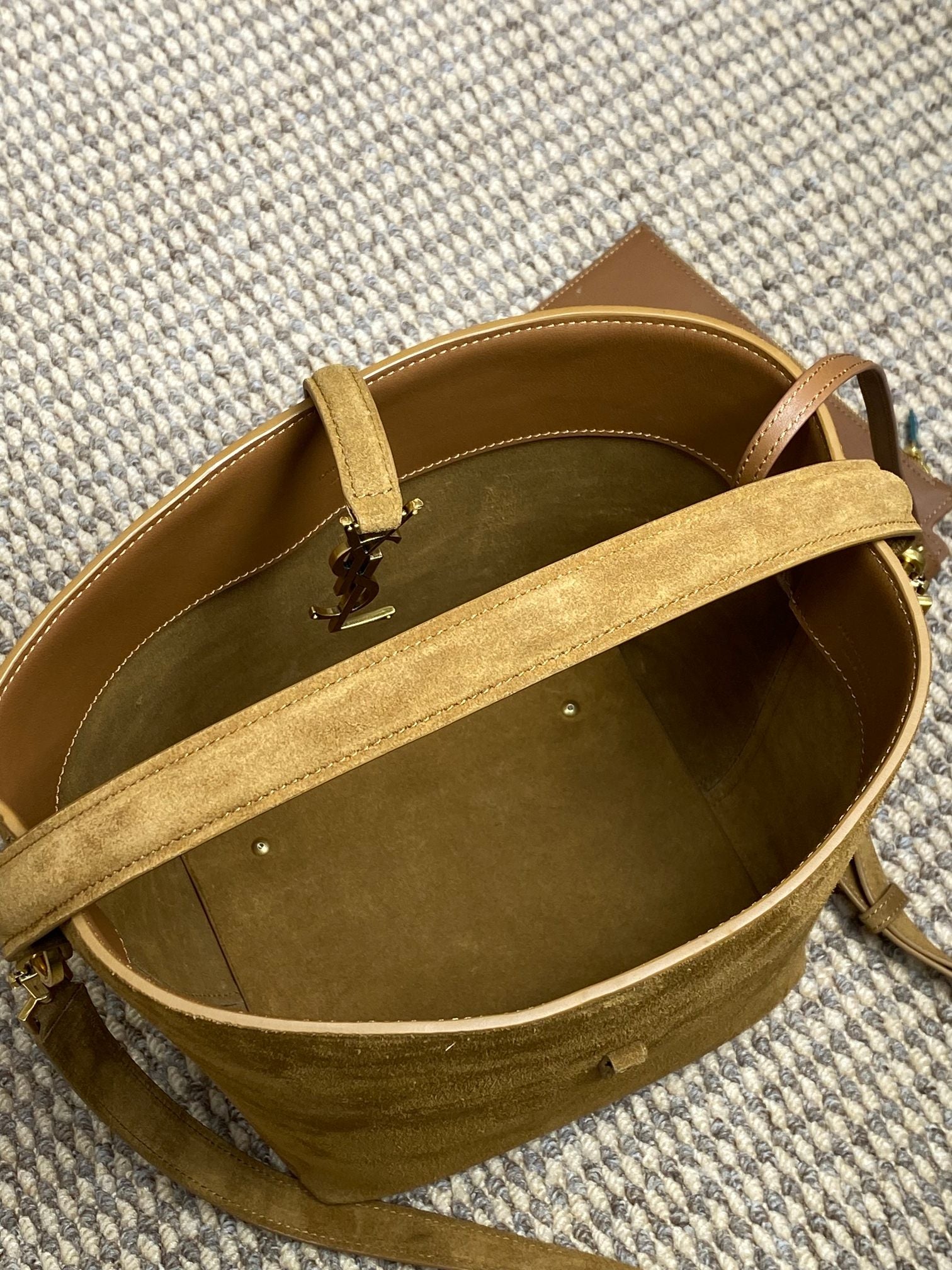 LE 37 スモールバケットバッグ 25インチ ブラウンスエード ゴールド金具