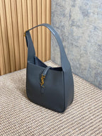 LE 5 À 7 スモール サプライ 22インチ ネパールブルー カーフスキン ゴールドバックル