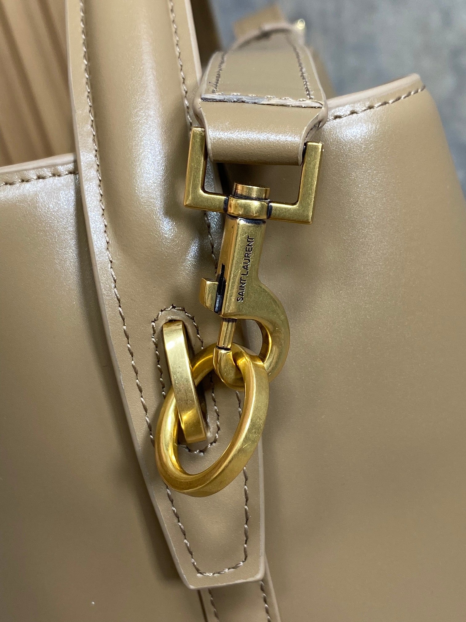 LE 37 ミディアム バケットバッグ 25インチ シダーブラウン カーフスキン ゴールド金具