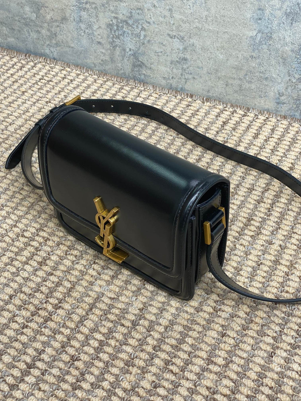 ソルフェリーノ スモールサッチェル 19インチ ブラックカーフスキン ゴールド金具