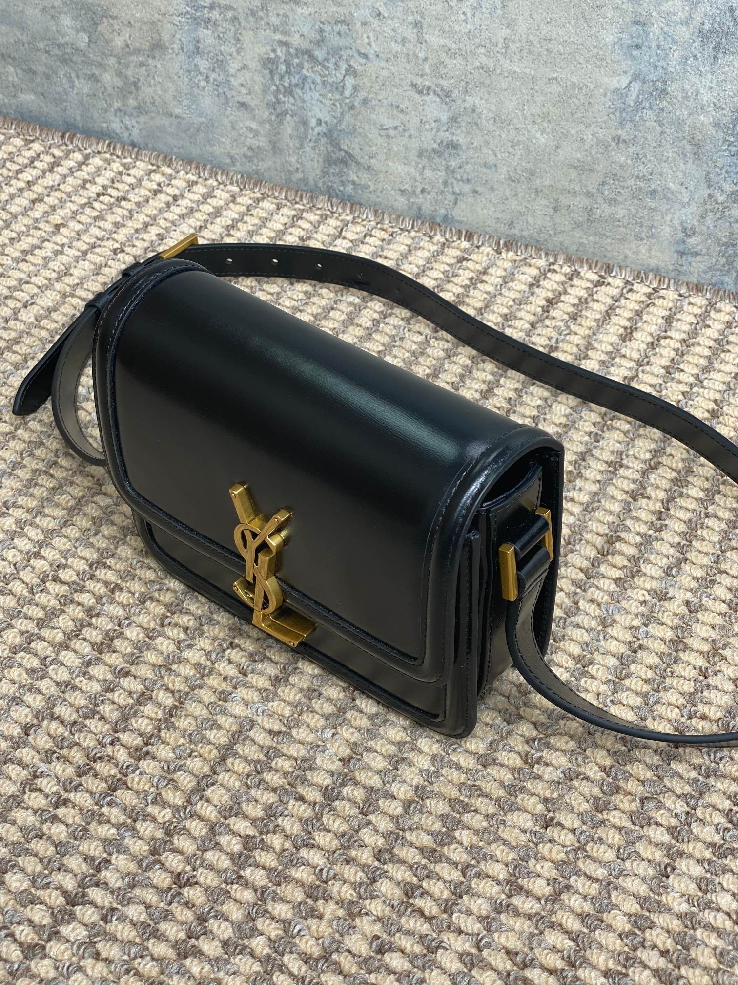 ソルフェリーノ スモールサッチェル 19インチ ブラックカーフスキン ゴールド金具