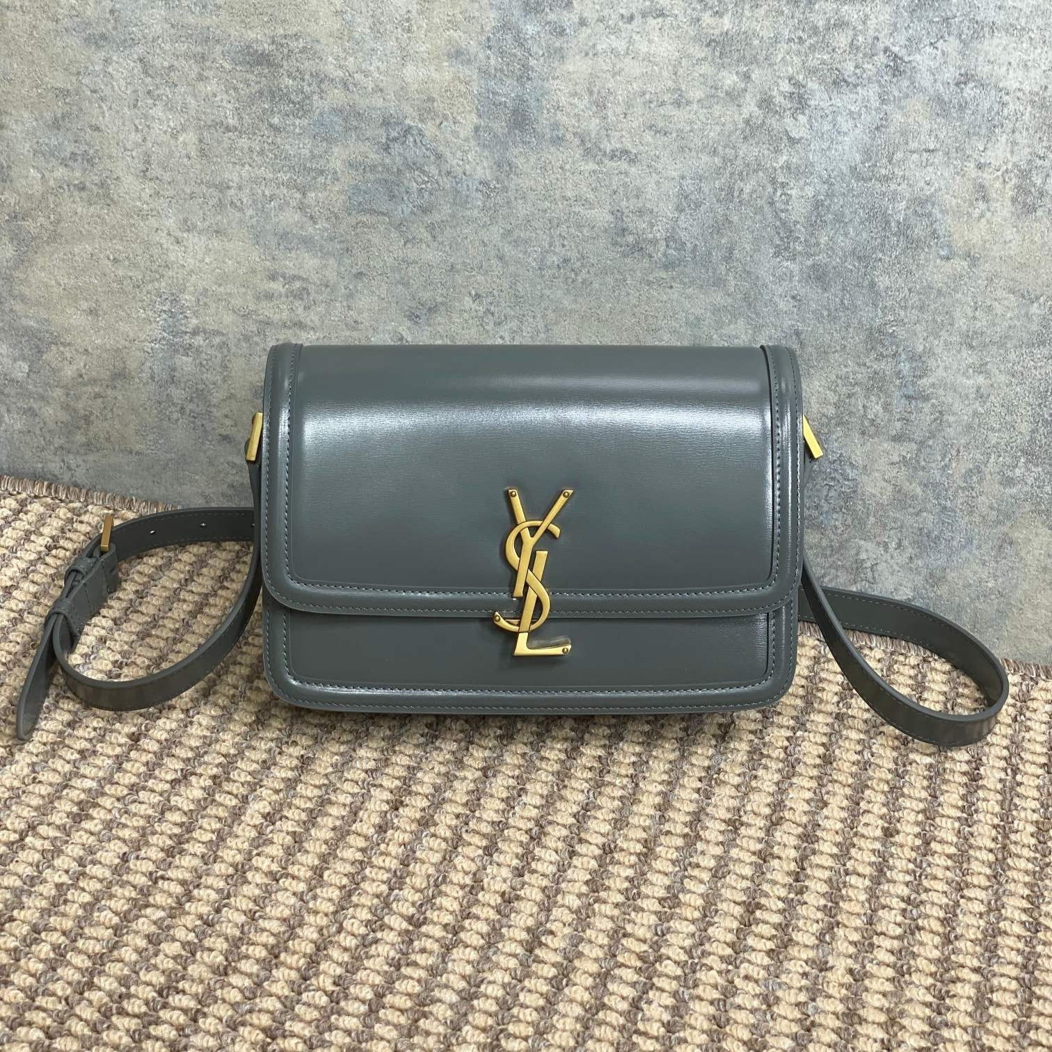 ソルフェリーノ スモールサッチェル 23インチ ダークグレー カーフスキン ゴールド金具