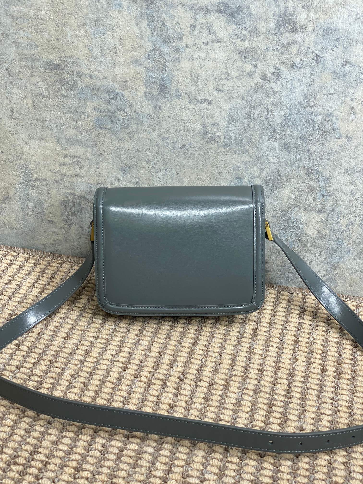 ソルフェリーノ スモールサッチェル 19インチ ダークグレー カーフスキン ゴールド金具