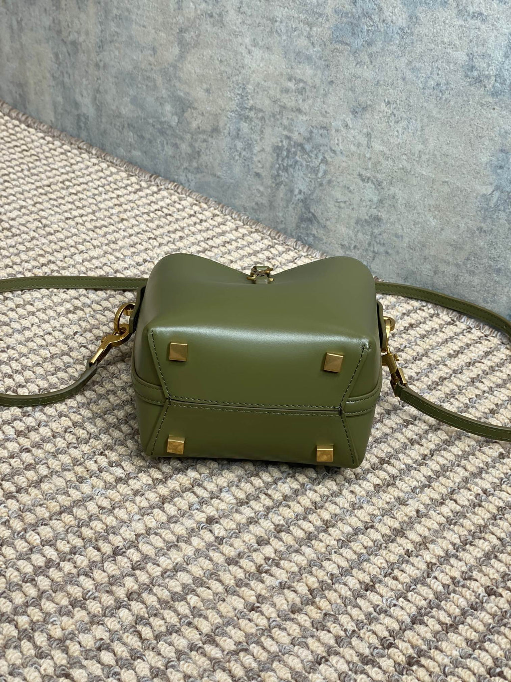 LE 37 MINI BUCKET BAG 15 IN AVOCADO GREEN CALFSKIN GOLD HARDWARE
