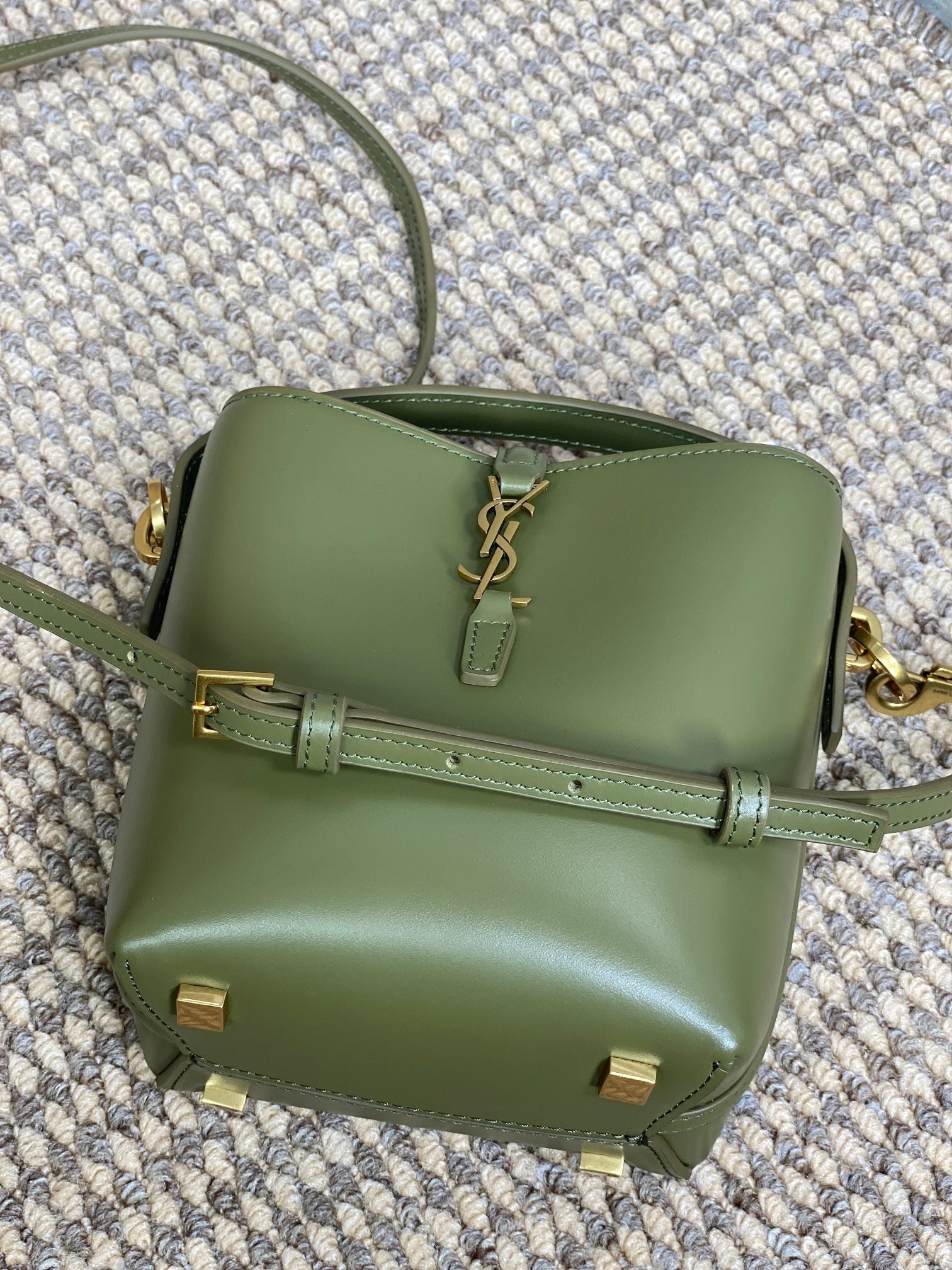 LE 37 MINI BUCKET BAG 15 IN AVOCADO GREEN CALFSKIN GOLD HARDWARE