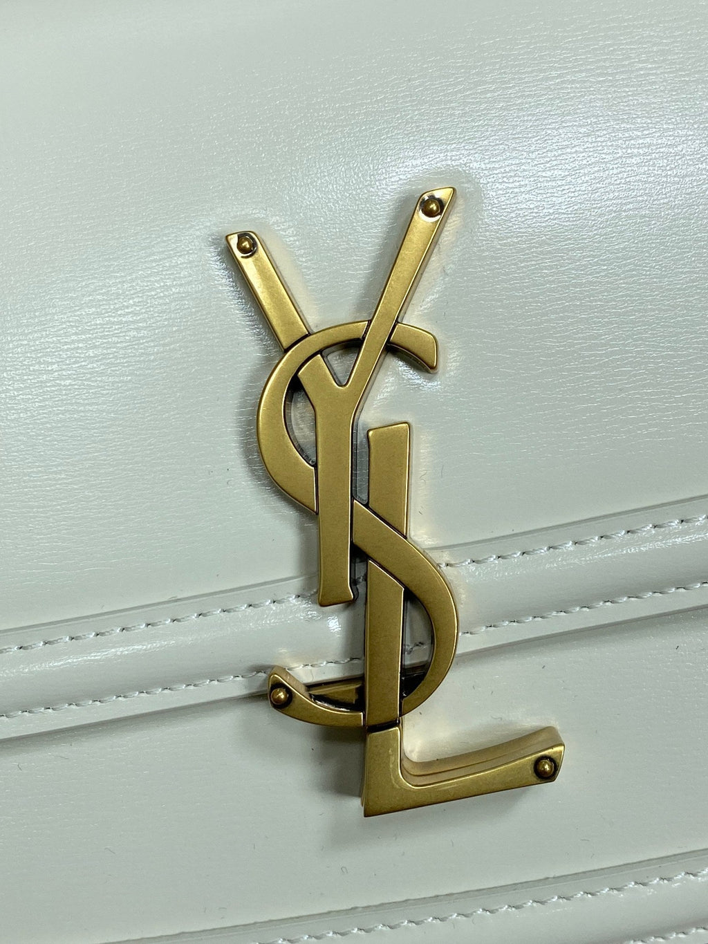 ソルフェリーノ スモールサッチェル 19インチ ホワイトカーフスキン ゴールド金具