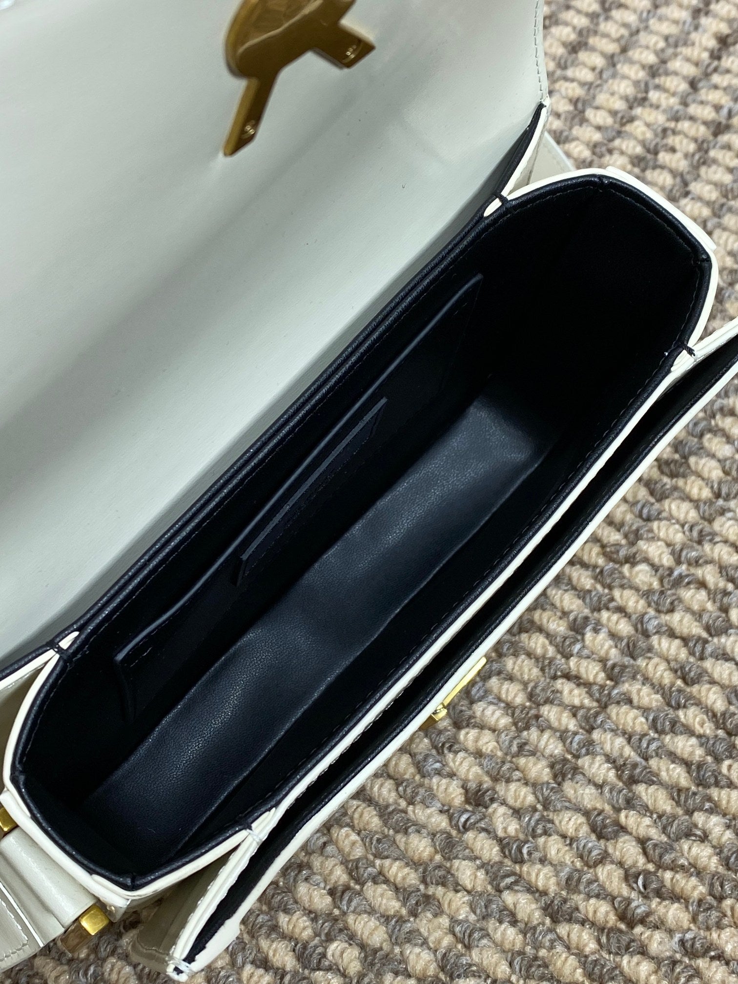 ソルフェリーノ スモールサッチェル 19インチ ホワイトカーフスキン ゴールド金具