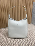 LE 5 À 7 LARGE SUPPLE BAG 31 IN WHITE CALFSKIN