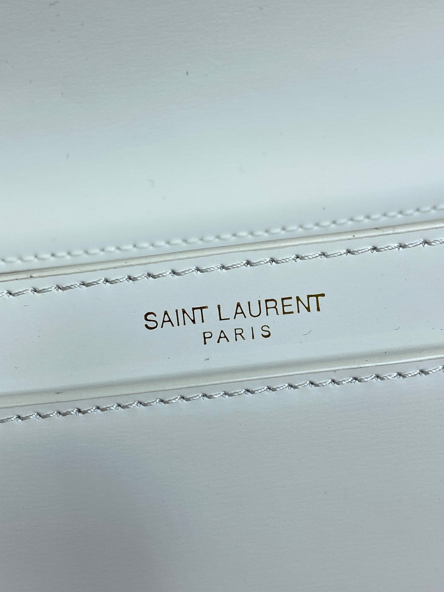 ヴォルテール インボックス ショルダーバッグ 21 ホワイトカーフスキン ゴールドメタリック