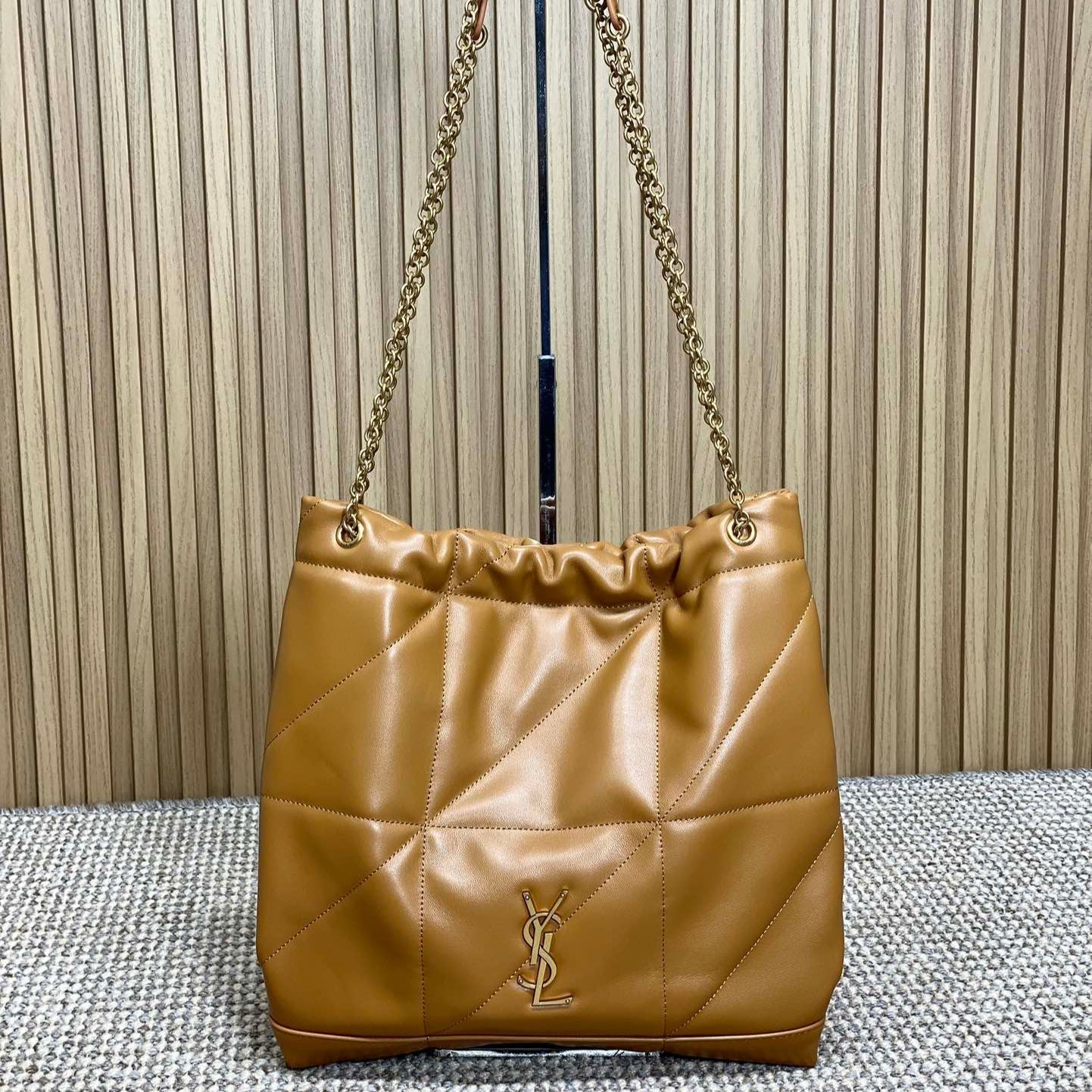 ドローストリングチェーンストラップショルダーバッグ 39インチ トルティーヤブラウン キルティングカーフスキン