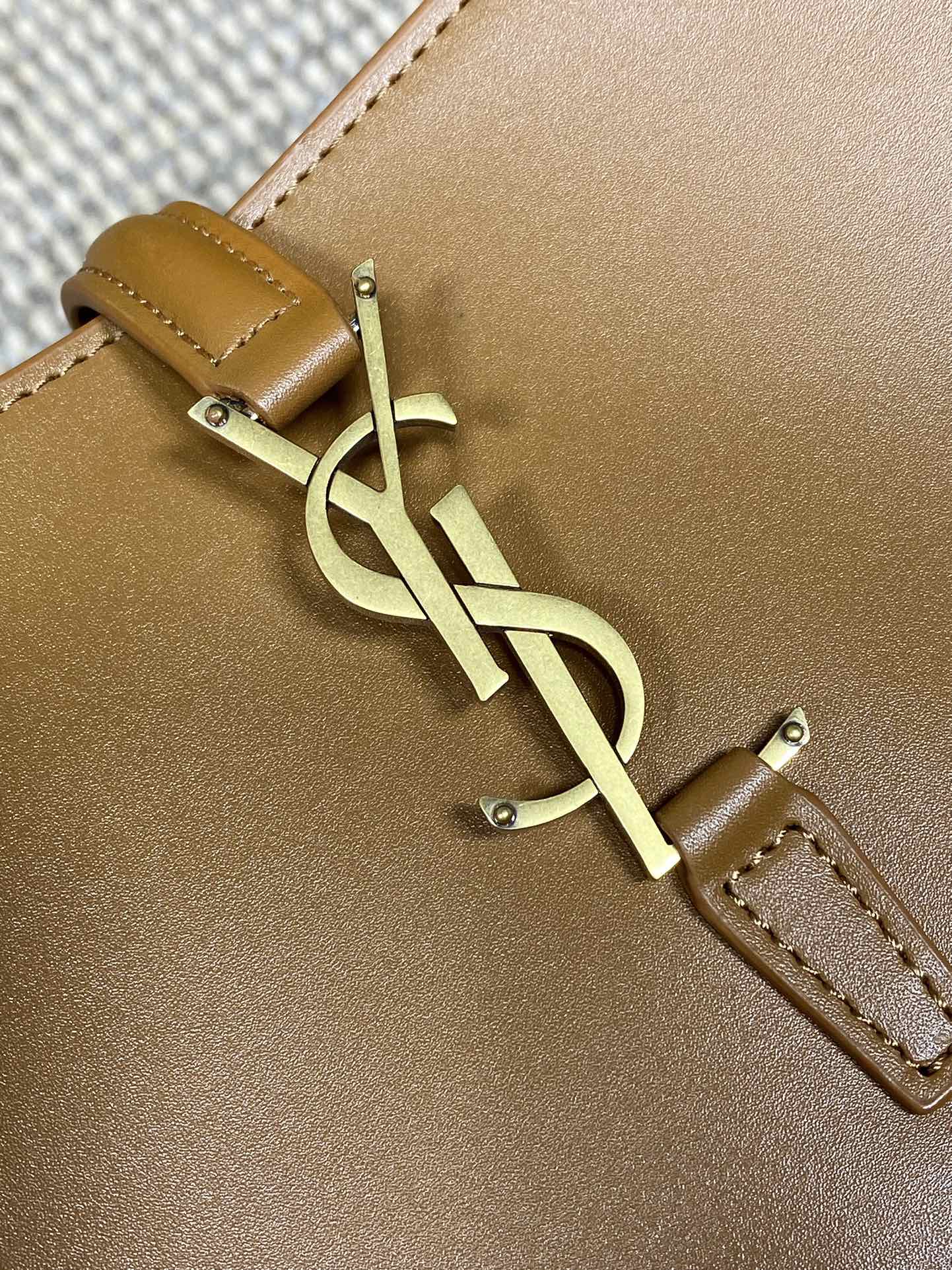 LE 37 MEDIUM BUCKET BAG 25 IN TORTILLA BROWN CALFSKIN GOLD HARDWARE