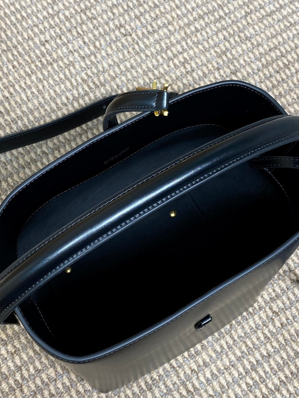 LE 37 ミディアム バケットバッグ 25インチ ブラック カーフスキン ゴールド金具