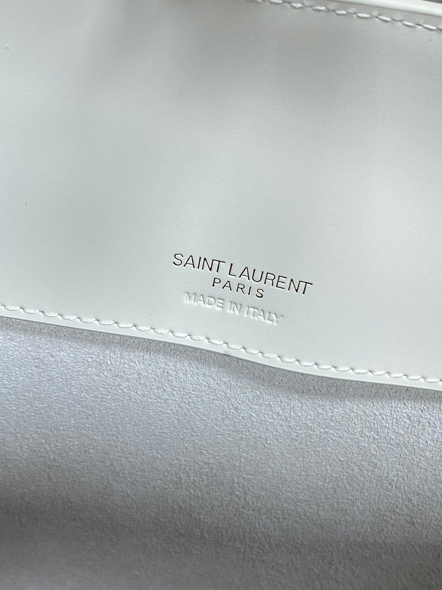 LE 37 ミディアム バケットバッグ 25インチ ホワイトカーフスキン ゴールド金具