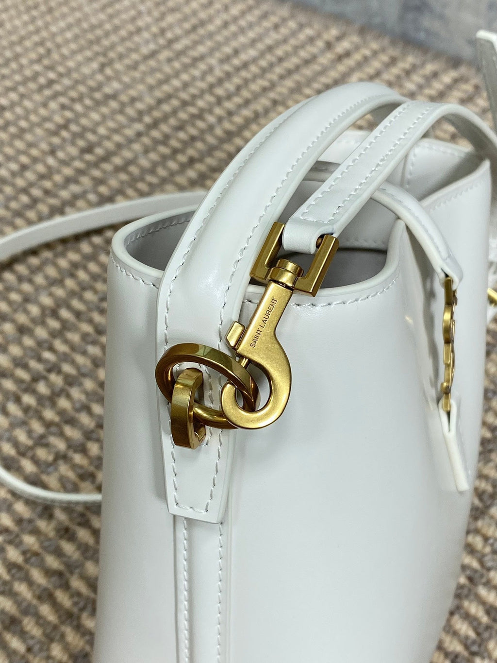 LE 37 MINI BUCKET BAG 15 IN WHITE CALFSKIN GOLD HARDWARE