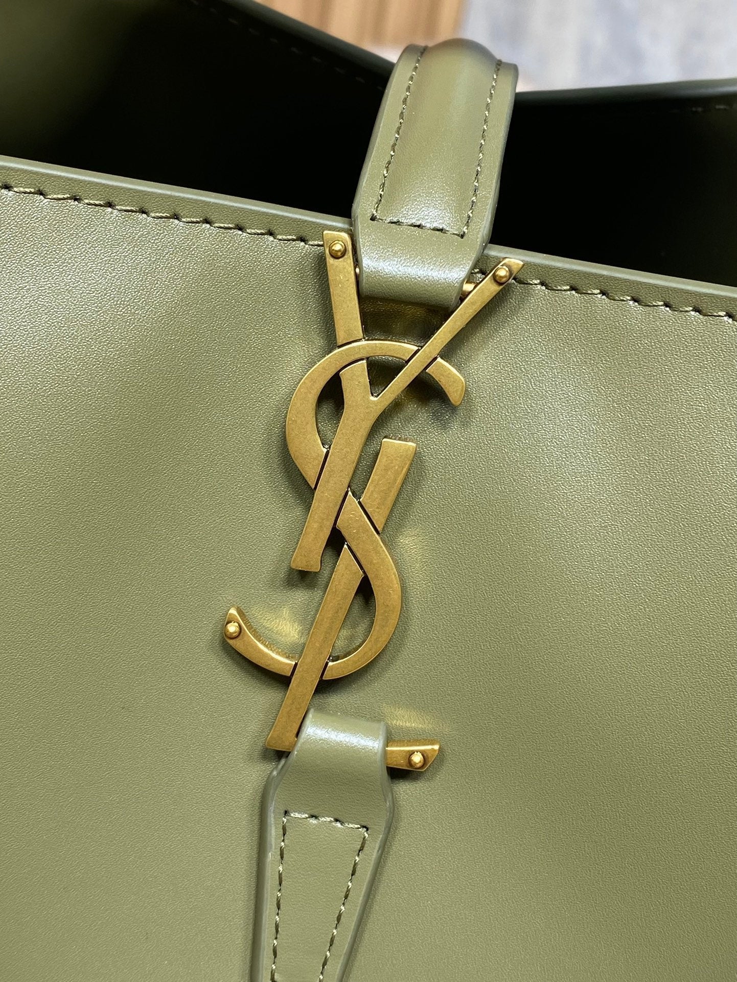 LE 37 スモール バケットバッグ 20インチ アボカドグリーン カーフスキン ゴールド金具