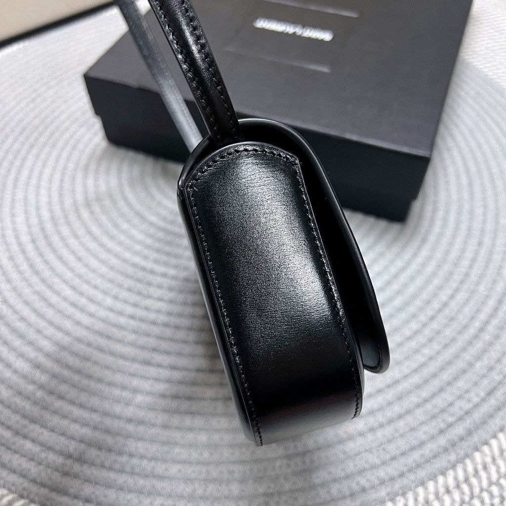 ヴォルテール イン ボックス 21 ブラック カーフスキン ゴールドロゴ