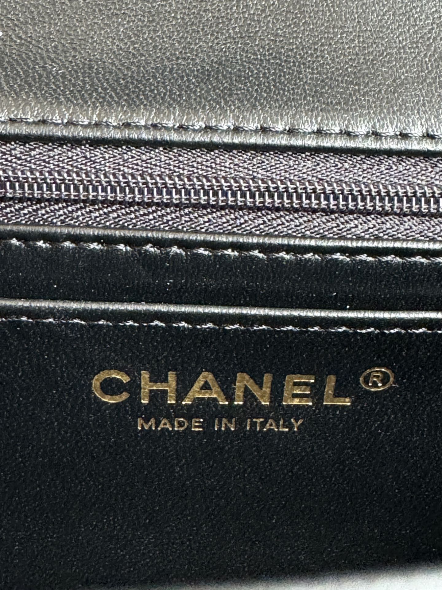 ミニフラップバッグ 20インチ ブラック グロッシーカーフスキン ゴールド金具