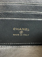 SMALL VANITY CASE 17 WITH HANDLE IN BLACK CALFSKIN GOLD METAL CHAIN