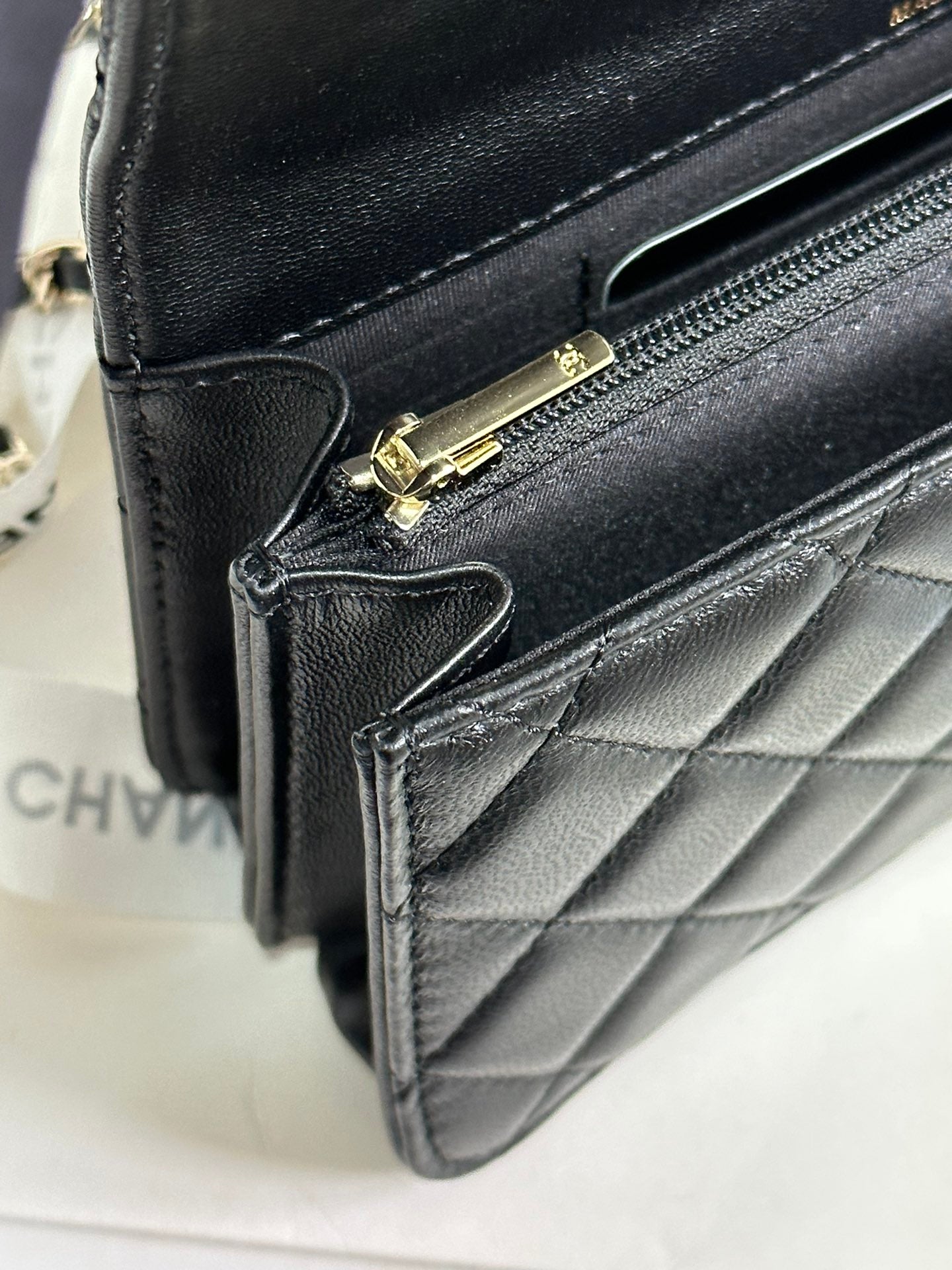 フラップバッグ 18 ハンドル付き ブラックカーフスキン ゴールド金具