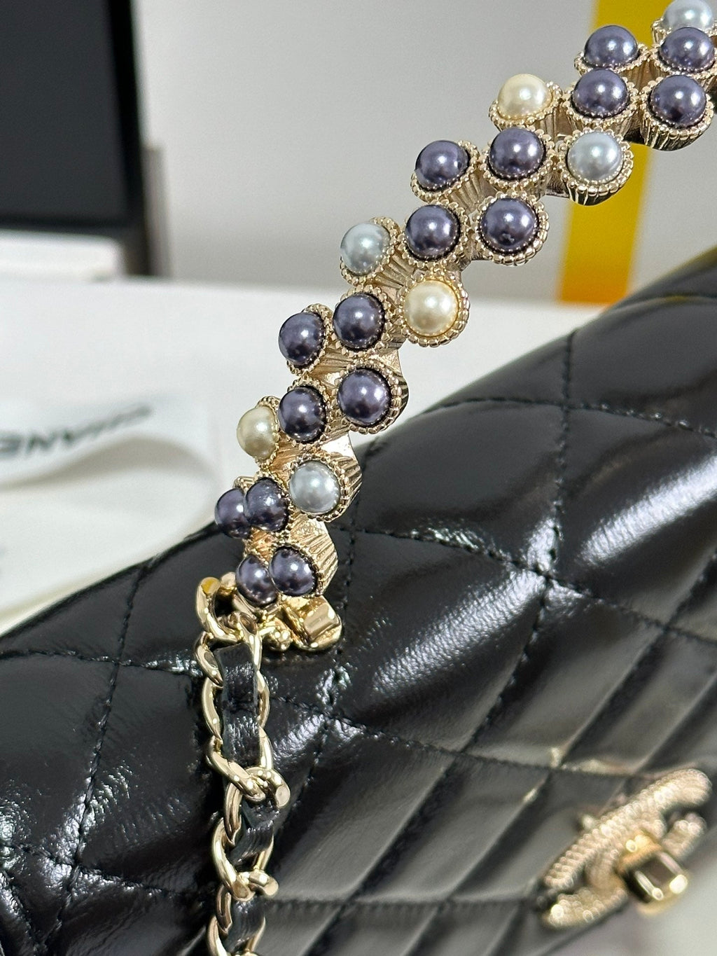 パールハンドルフラップバッグ 18インチ ブラック シャイニーラムスキン