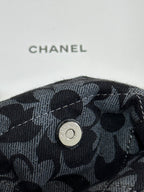 大きめドローストリング フローラルプリント ショルダーバッグ 39インチ ブラック ミックスグレー デニム