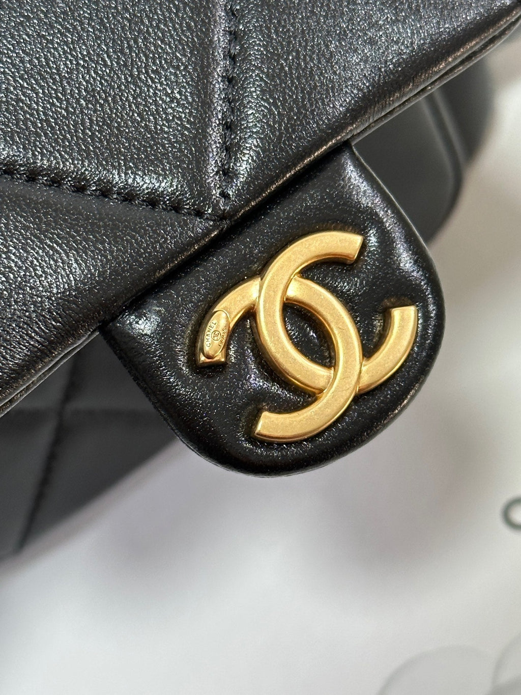 QUILTED HOBO CARGO BAG 31 IN BLACK CALFSKIN GOLD CHAIN