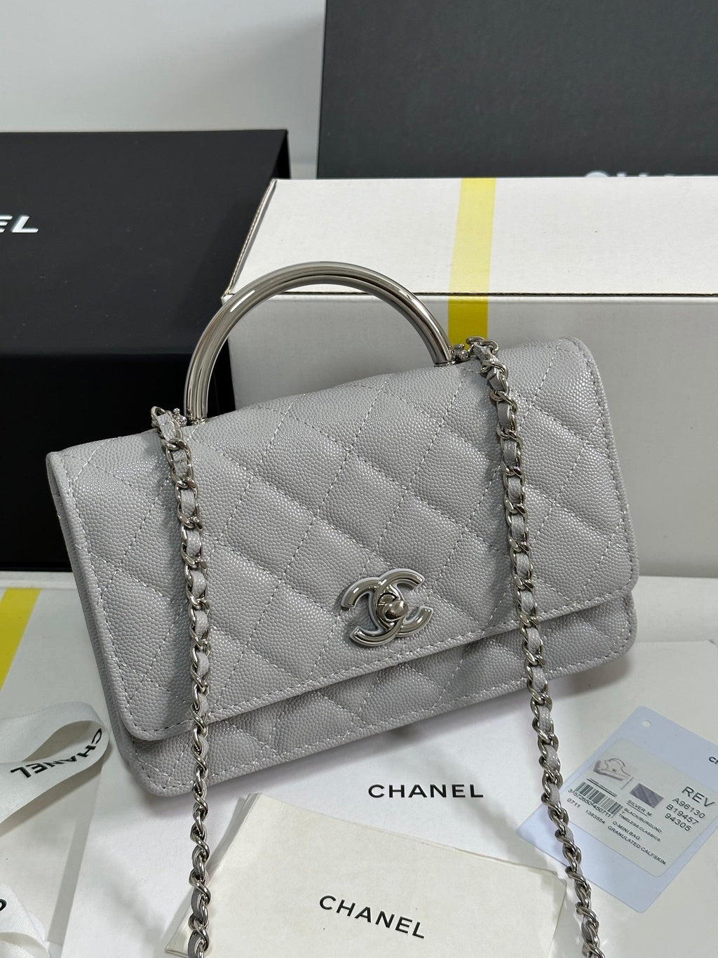 FLAP BAG WITH SILVER-TONE HANDLE 19 IN GREY SHINY CAVIAR SKIN