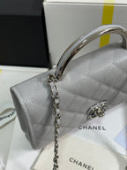 FLAP BAG WITH SILVER-TONE HANDLE 19 IN GREY SHINY CAVIAR SKIN