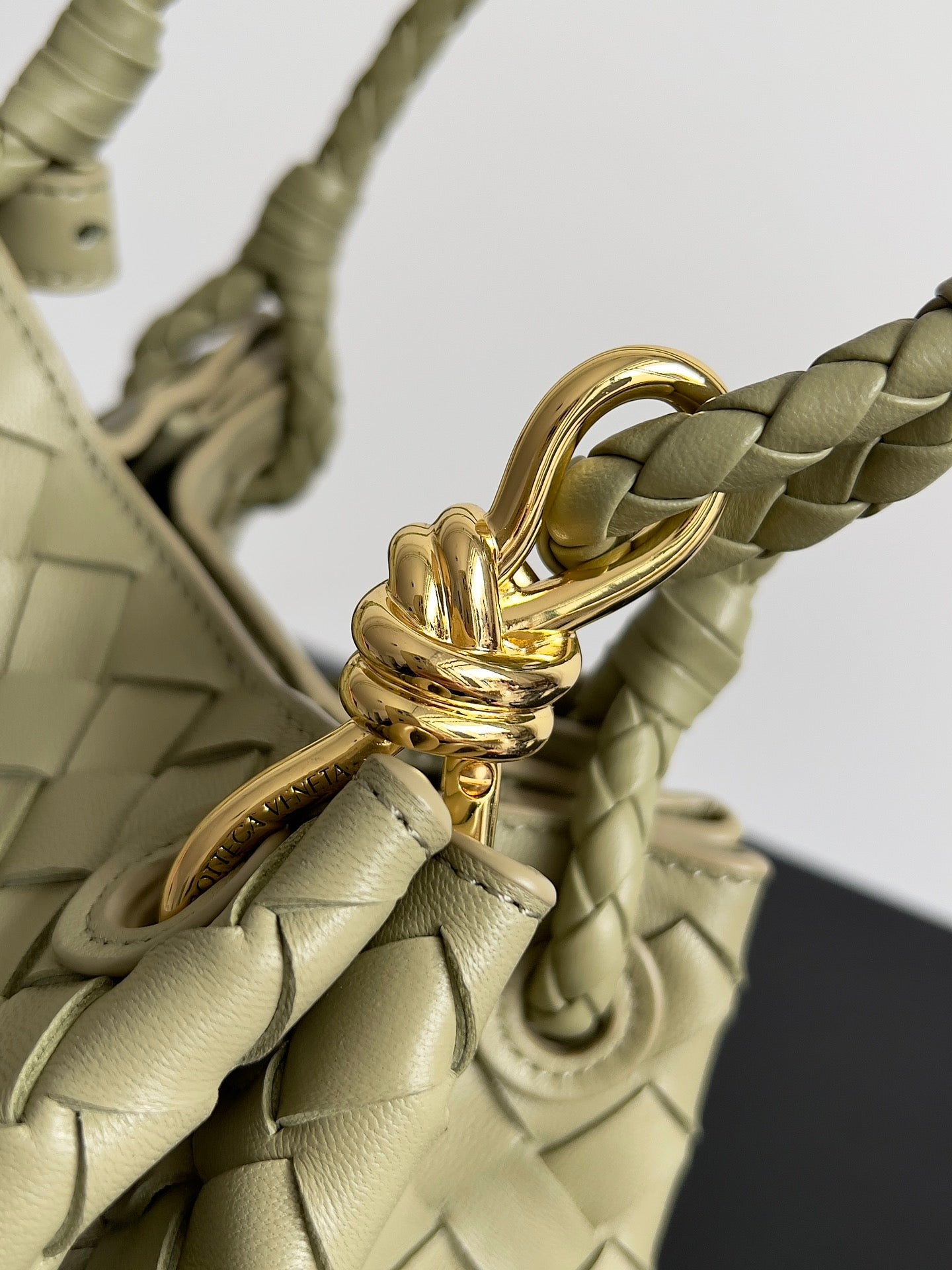 BV スモールパラシュート 21 ライトオリーブ ラムスキン Ghw 