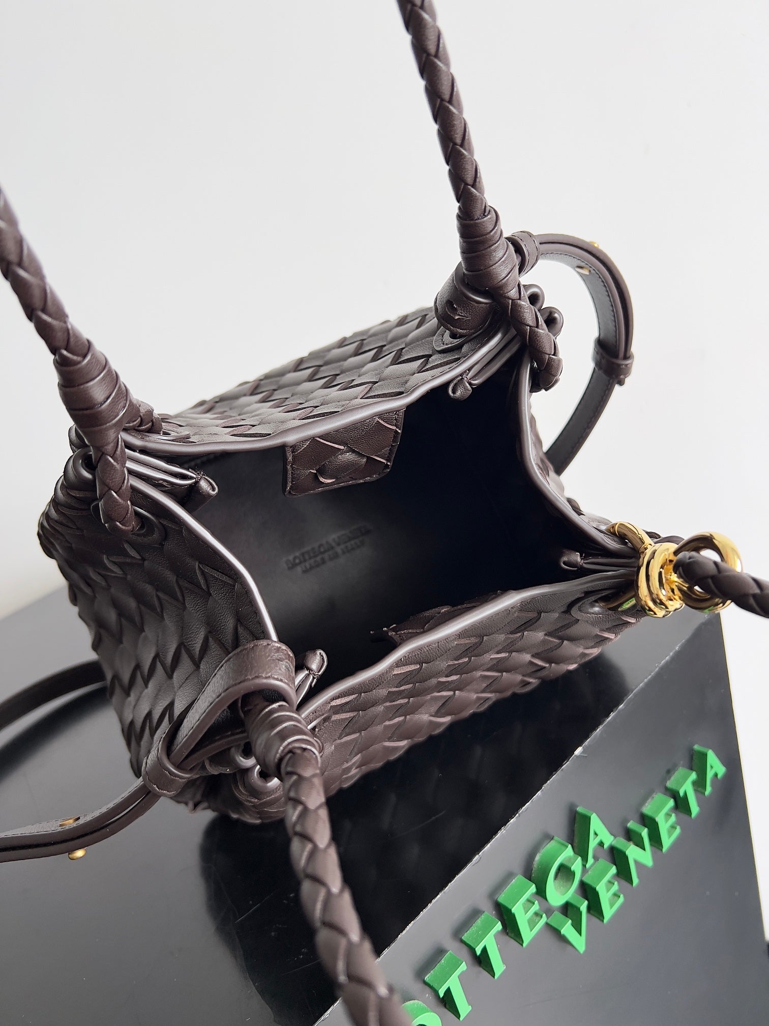 BV スモール パラシュート 21 チョコレート ラムスキン Ghw 