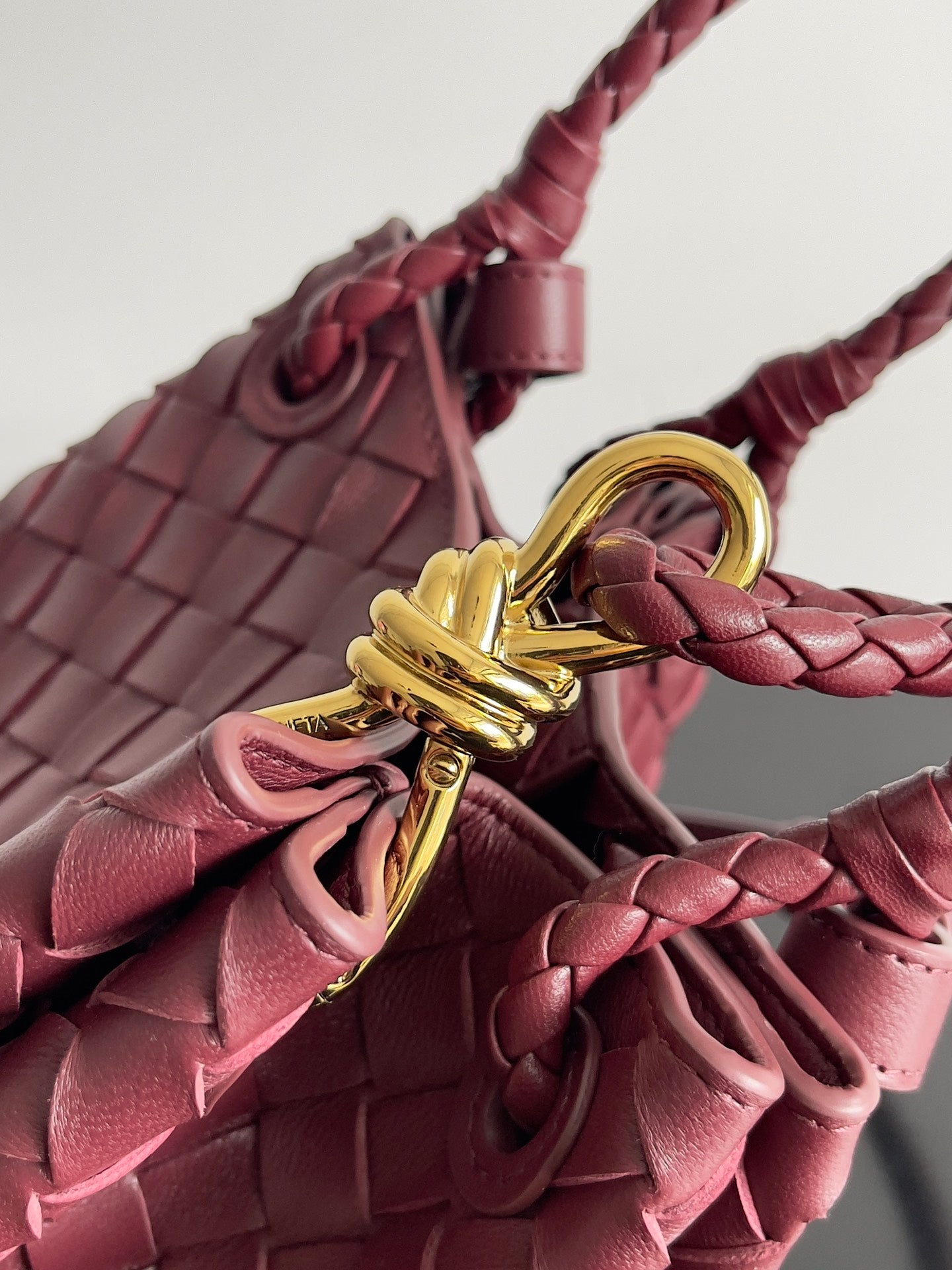 BV スモール パラシュート 21 バーガンディ ラムスキン Ghw 