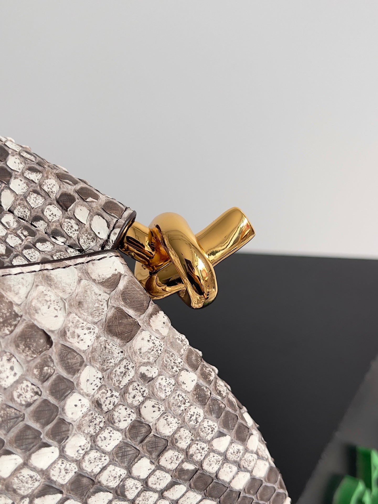 スモール ソルスティス 30 インチ スネークパターン カーフスキン